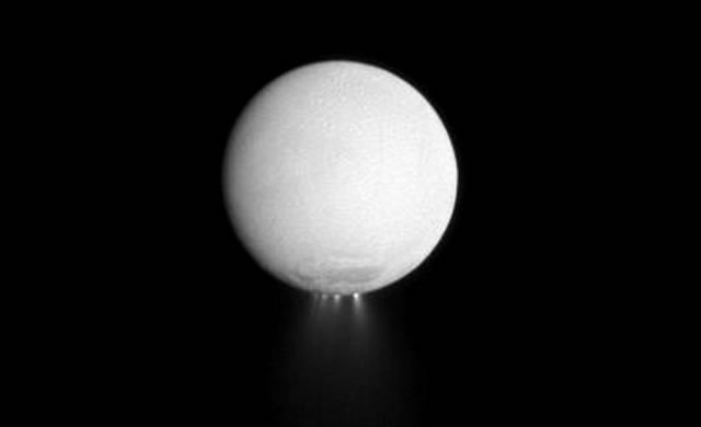 Is There Microbial Life On Saturns Moon Enceladus? Nevicano Microbi su Encelado?