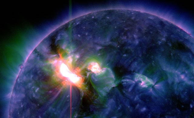 Big sunspot AR1429 has unleashed another major flare. Nuova eruzione solare dallo spot AR1429