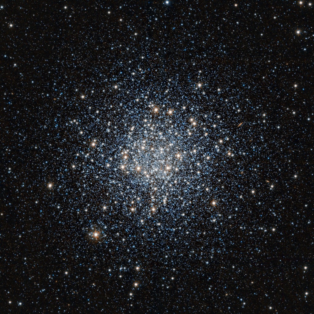 VISTA Views a Vast Ball of Stars - VISTA osserva una grande sfera di stelle