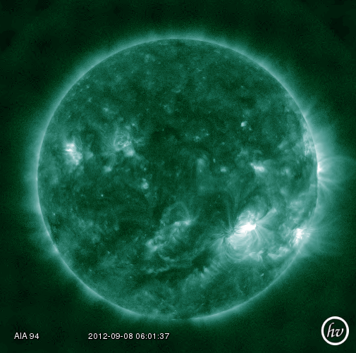 Entangled Eruption: sunspot AR1564 erupted on Saturday, Sept. 8th, producing an M1-class solar flare. Reazione a catena sul sole: la regione AR1564 ha prodotto un solar flare di classe M1