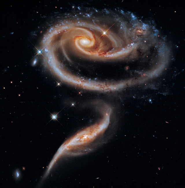 Un Fiore di Galassia per il 21° Compleanno di Hubble - NASA's Hubble Celebrates 21st Anniversary with "Rose" of Galaxies