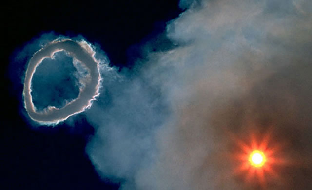 Spettacolare Etna: il vulcano che gioca a fare anelli di fumo - Amazing Etna: Volcano that like to play smoke rings