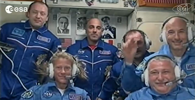 Luca Parmitano con un sorriso raggiante è a bordo della ISS e ci fa #Volare! 