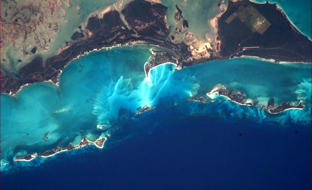 Pianeta Terra: Difficile credere ai colori delle Bahamas viste dallo Spazio - Planet Earth: It's hard to believe the colours of the Bahamas from Space