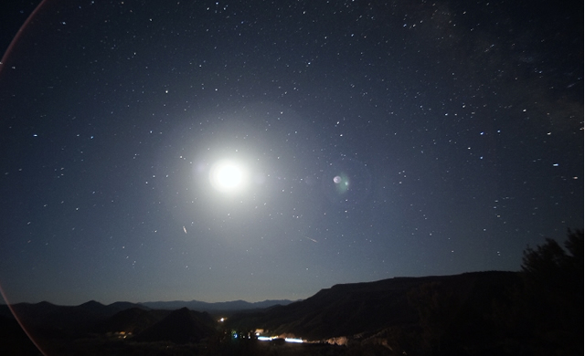 E' il momento delle stelle cadenti: in arrivo le Eta Aquaridi - The annual Eta Aquarids meteor shower peaks on May 6, 2013. 