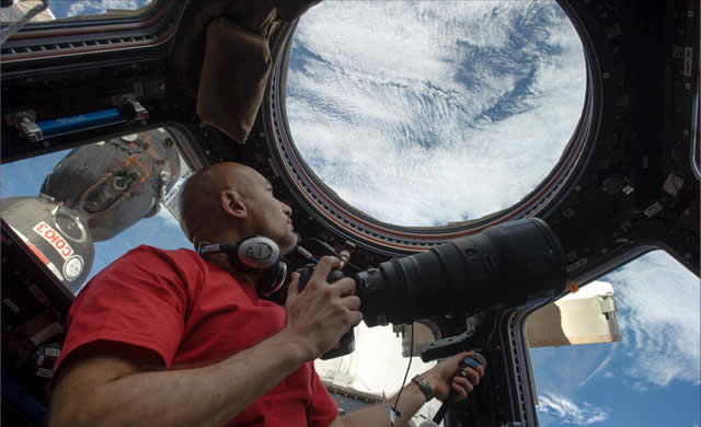 Luca Parmitano: Aspettando un buon soggetto… - #Volare  - @astro_luca: Waiting for a target…