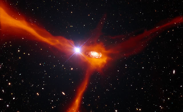 ESO: Il pasto della galassia sorpreso da un lontano faro - Feeding Galaxy Caught in Distant Searchlight