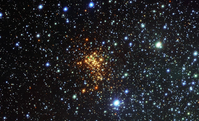 ESO: Nube sorpresa attorno ad una grandissima stella - Surprise Cloud Around Vast Star