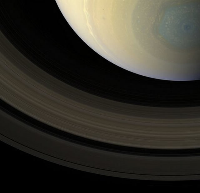 L'Esagono e gli Anelli di Saturno - Saturn's Hexagon and Rings