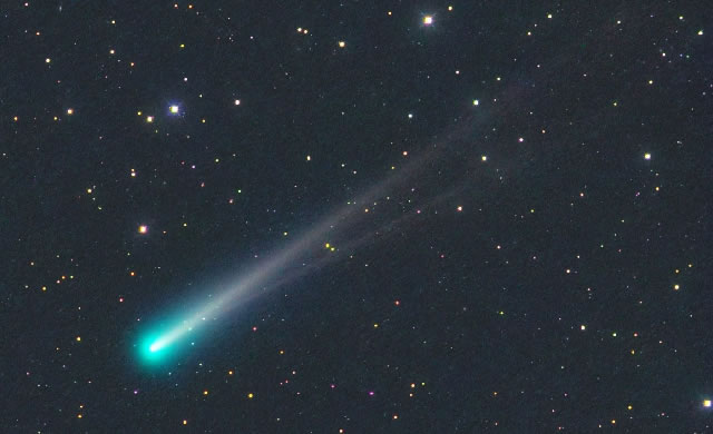 La Cometa ISON sfoggia una Doppia Coda - Comet ISON Sprouts a Double Tail