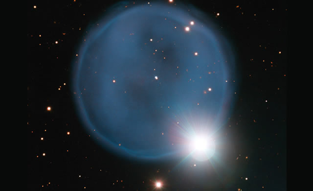 ESO: Un incontro casuale crea un anello di diamanti in cielo - Chance Meeting Creates Celestial Diamond Ring