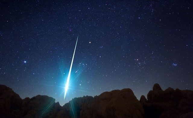 Terra e Luna: Sciame di Meteore nel Fine Settimana - Earth and Moon: Weekend Meteor Shower