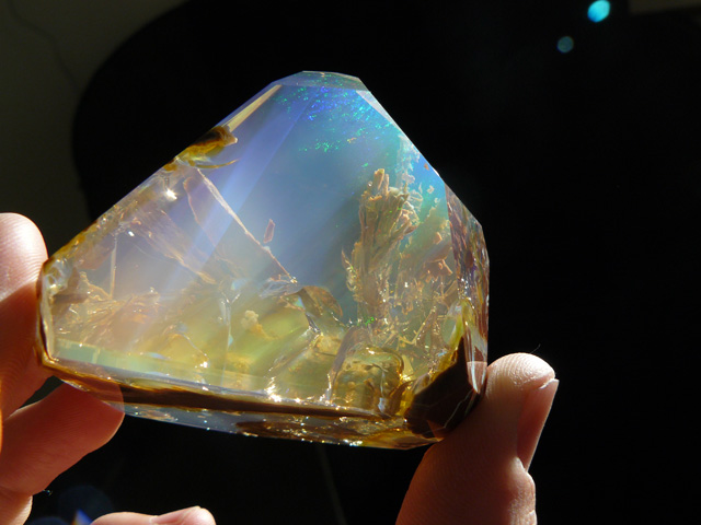 Opale Etiope Welo: Oceano e Universo in Una Gemma - Ethiopian Welo Opal:  The Ocean and the Universe in a Gem