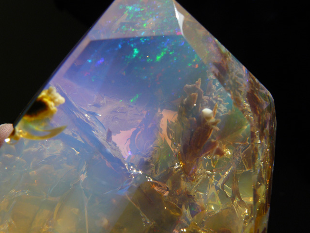 Opale Etiope Welo: Oceano e Universo in Una Gemma - Ethiopian Welo Opal: The Ocean and the Universe in a Gem