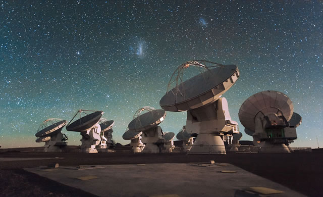 The Atacama Large Millimeter/submillimeter Array (ALMA) 