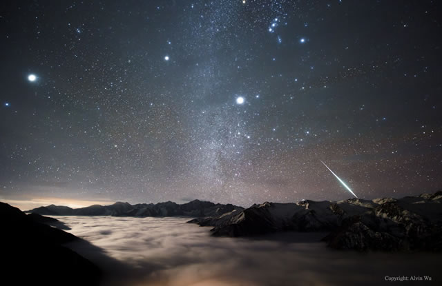 Geminid Fireball over Mount Balang  Image Credit: Alvin Wu