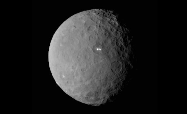 Il mistero delle luci di Cerere raddoppia - 'Bright Spot' on Ceres Has Dimmer Companion