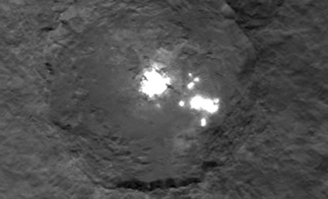 Cerere: Nuove Foto delle Macchie Brillanti - Bright Spots Shine in Newest Dawn Ceres Images