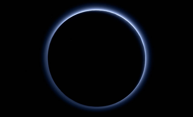 Cieli Blu e Ghiaccio d'Acqua su Plutone! - Blue Skies and Water Ice on Pluto!